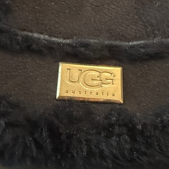 UGG black shearling women’s bucket hat - Picture 2 of 3
